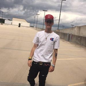 Meet your Posher, Devin